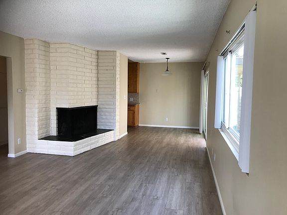 4th image of 831 W Olive Ave