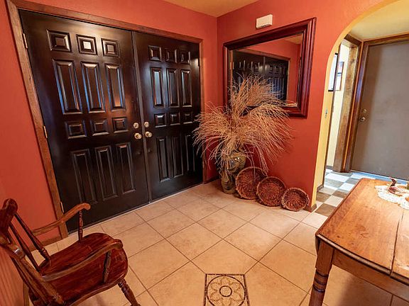 4th image of 579 Robin Ln