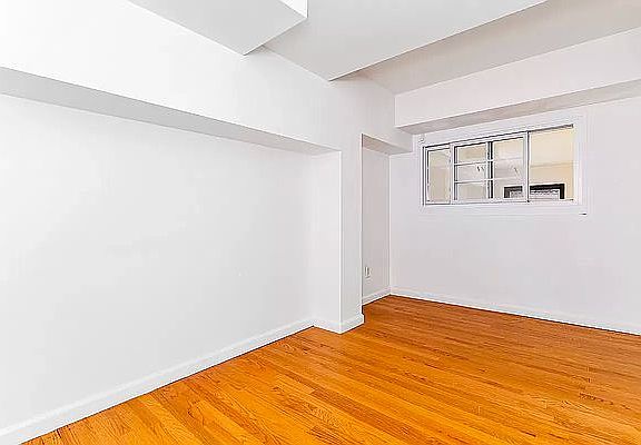 4th image of 213 E 37th St #1L