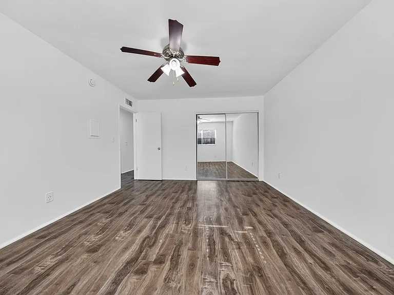 10736 Magnolia Blvd — Photo 31