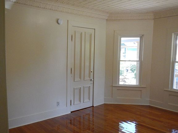 4th image of 558 Columbus Ave #0