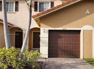 8855 N Isles Cir, Tamarac, FL 33321
