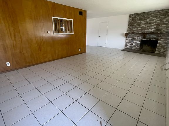 5th image of 340 Cindy Ct