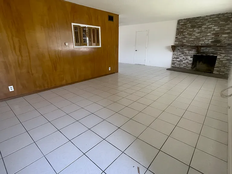 340 Cindy Ct — Photo 5