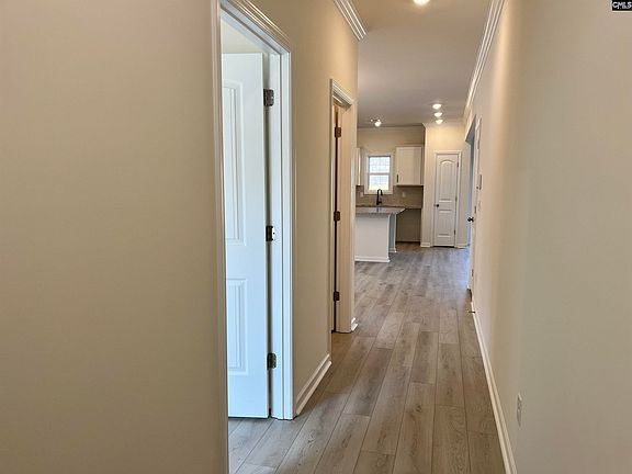 2nd image of 942 Glenwillow Ln