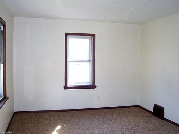 5th image of 860 Stevens Blvd