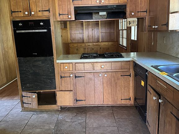 5th image of 415 W Wilding Dr