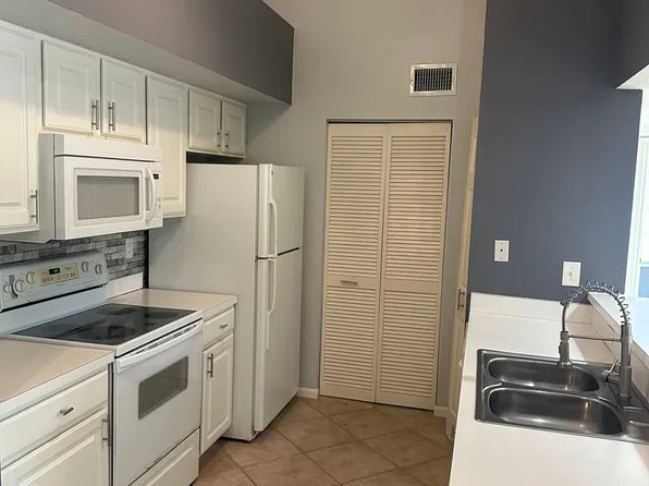 4121 Residence Dr APT 323, Fort Myers, FL 33901