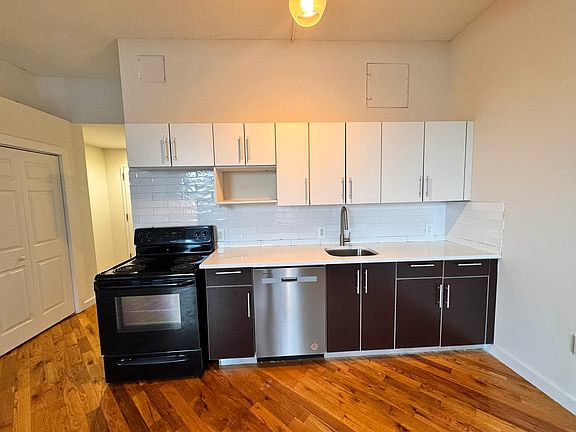 2nd image of 29-28 41st Ave APT 707