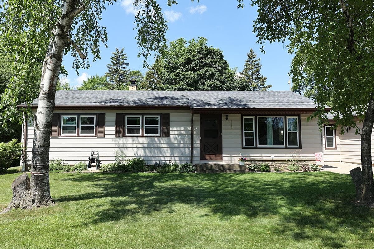 3183 S 106th St, West Allis, WI 53227 | Zillow