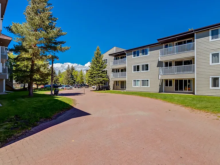 20 Berkeley Pl W — Photo 14