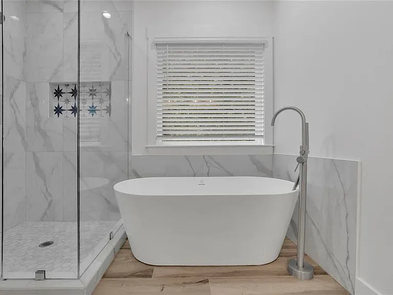 6181 Shoreland Cir — Photo 38