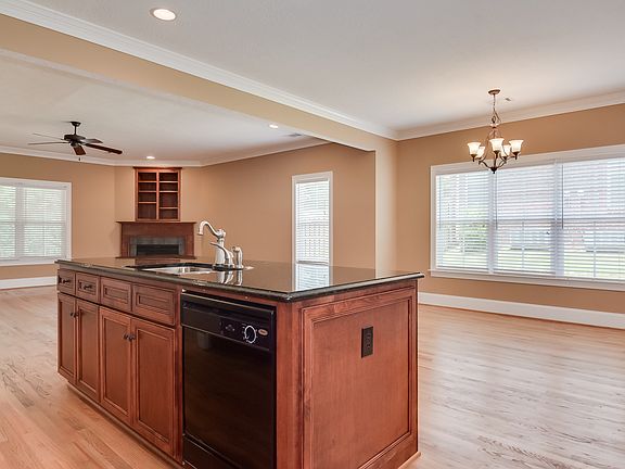3rd image of 930 Woody Hill Cir