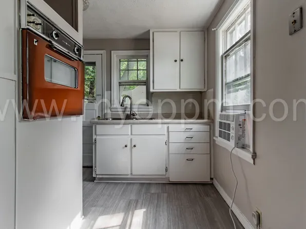 9 Martinview Rd, Bellevue, NE 68005