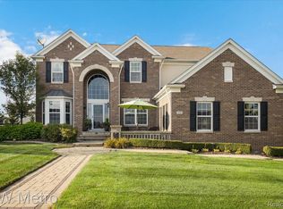 1237 Greythorne Dr, Orion, MI 48359