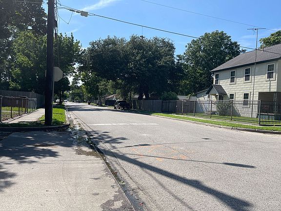4th image of 502 E Fayle Ave