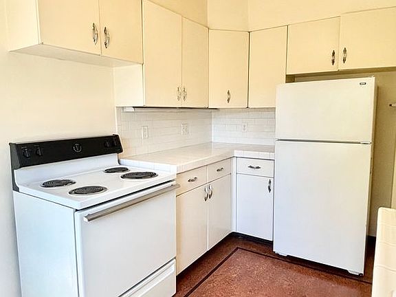 2nd image of 815 SE 42nd Ave #825-3