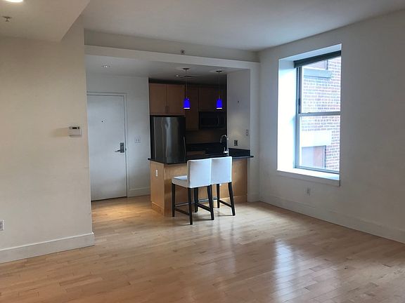 4th image of 181 Essex St #605