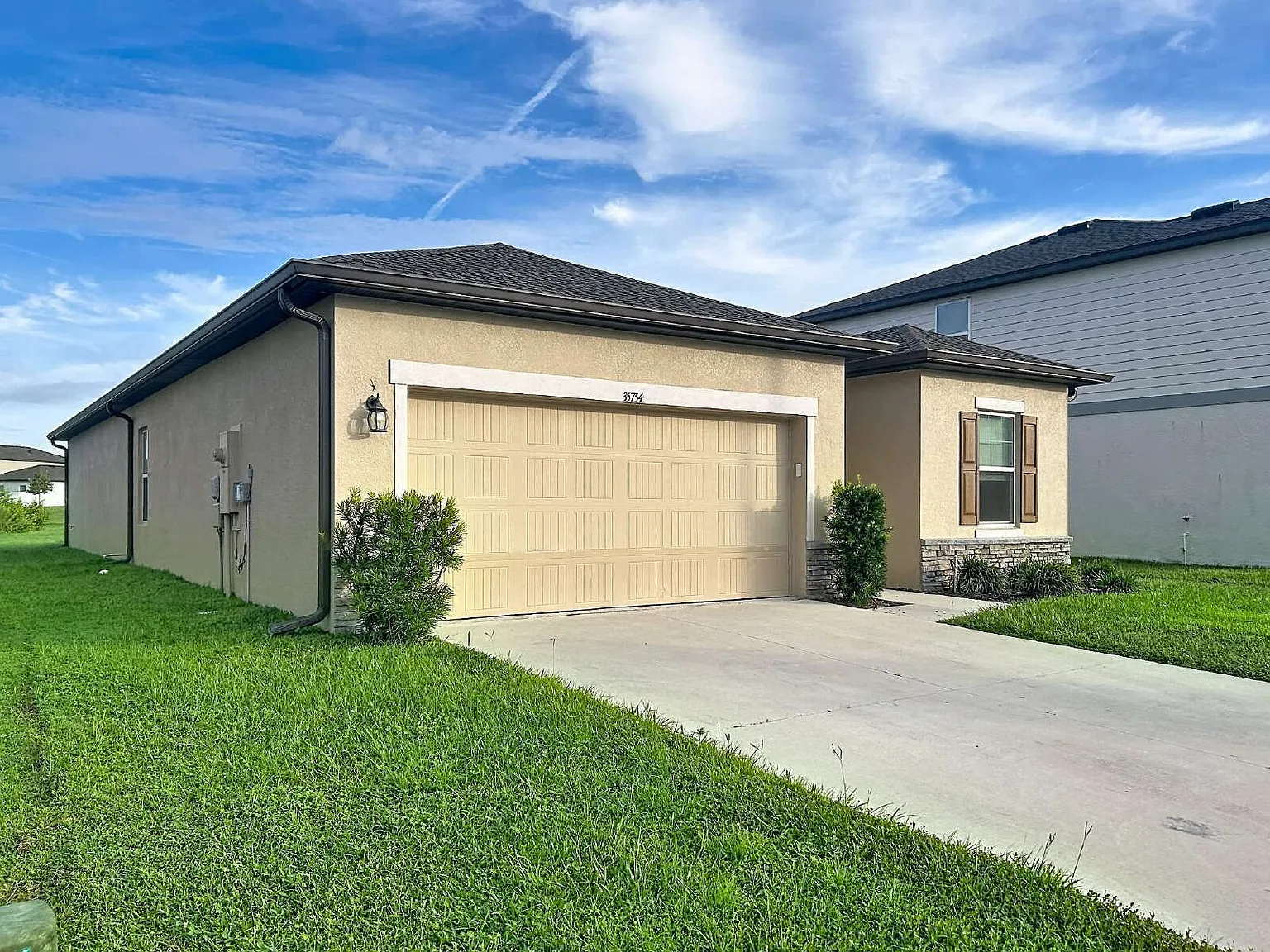4 bed, 3.0 bath, 1912 sqft, $2,345 — Photo 2