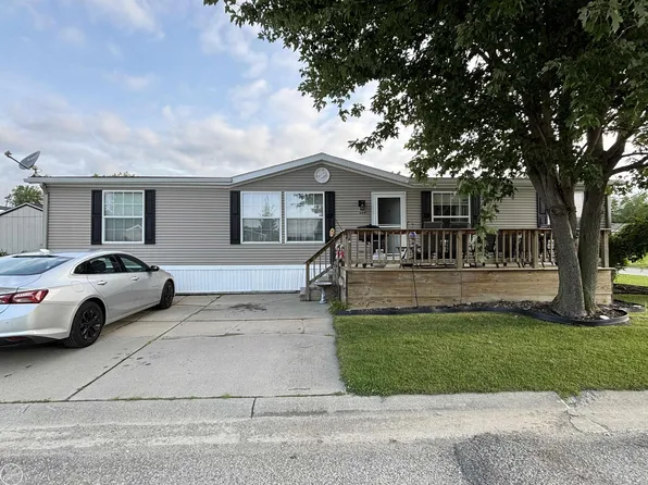 6041 Delaware Dr, Burtchville, MI 48059