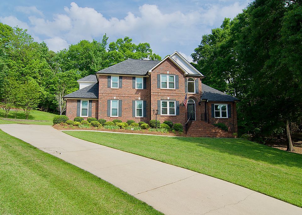 1st image of 2816 Briar Cir