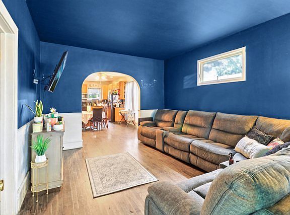 3rd image of 617 Hirsch Ave