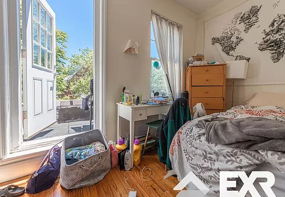 4th image of 218 New York Ave #4