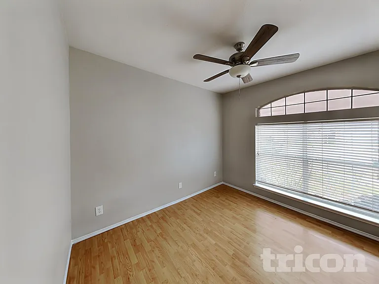 4913 Cape St — Photo 10