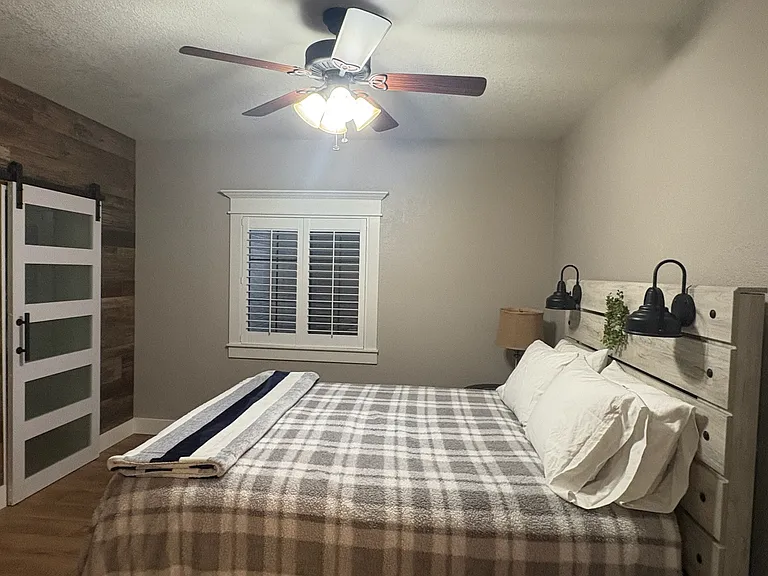 350 E Cypress St — Photo 22