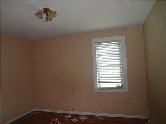 5th image of 4550 Iris St