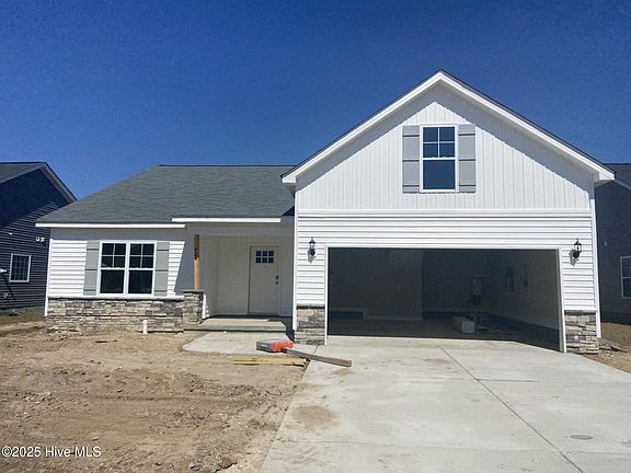 4th image of 724 Oleander Drive