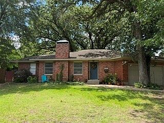 1st image of 1906 E Beverly Dr