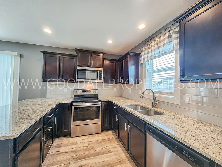 1306 Green Hills Dr — Photo 7