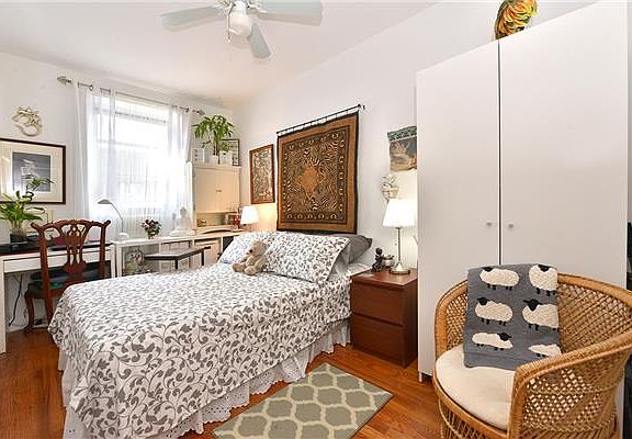 4th image of 3538 75th St APT 4A