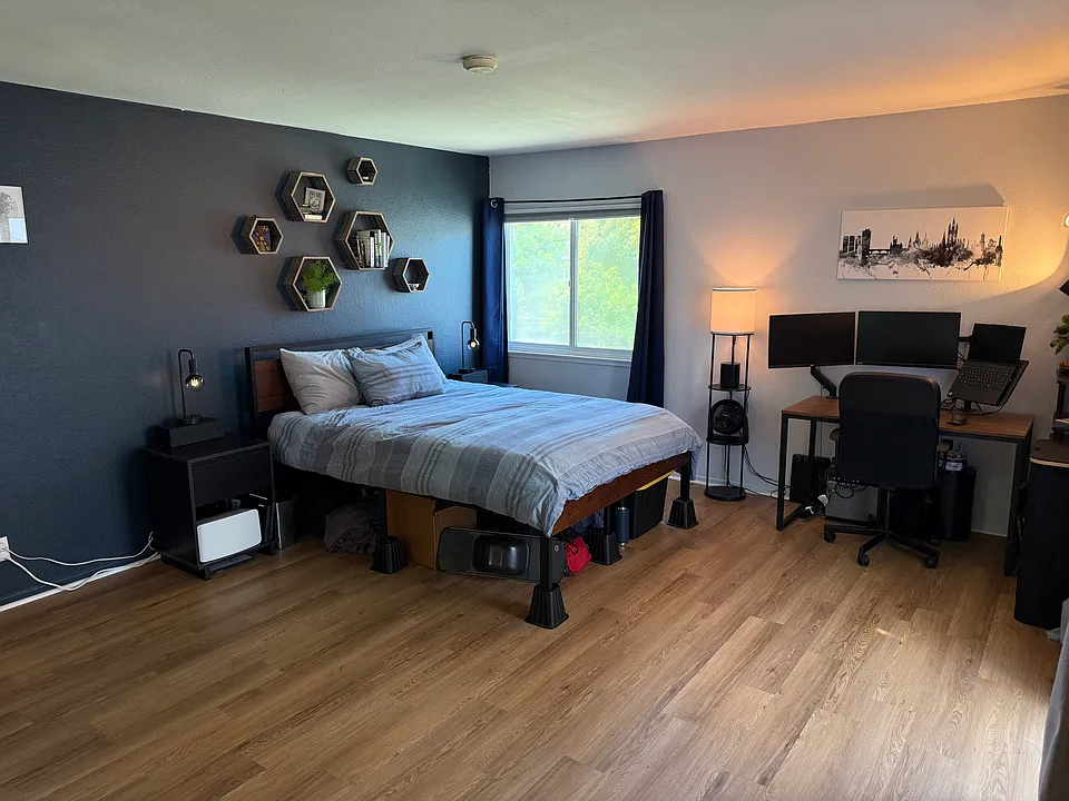 Spacious primary suite
