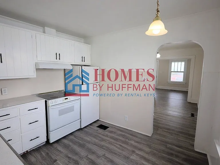 1516 E Illinois St — Photo 8