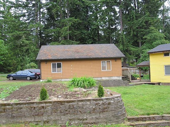 2nd image of 261 SE Clematis Ave