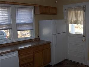 4th image of 1123 E Milwaukee St