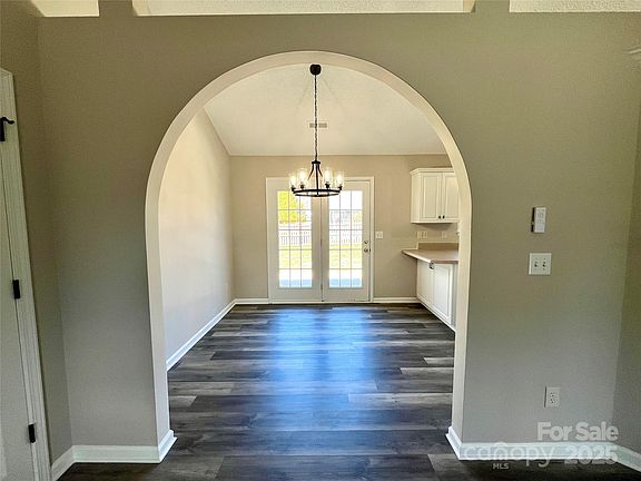 4th image of 4232 Cornelia Ln