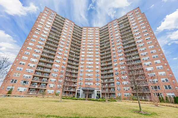 Sold by Christie's International Real Estate Westchester & Hudson Valley | media 37