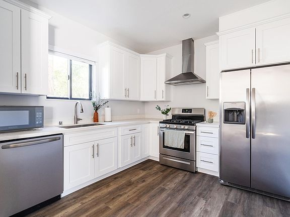4th image of 4644 Whitsett Ave