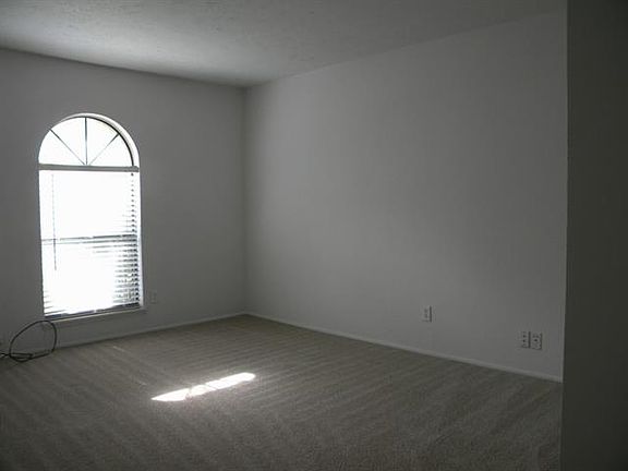 5th image of 5100 Sandalwood Ln