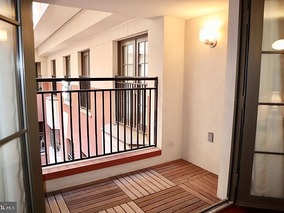 4th image of 219-29 S 18th St #625