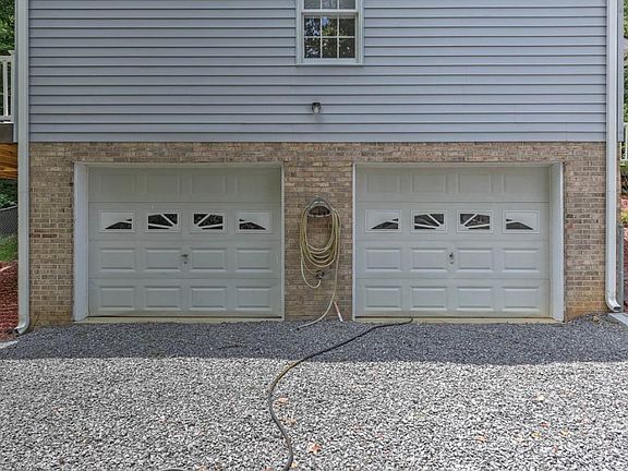 2nd image of 131 Regency Dr