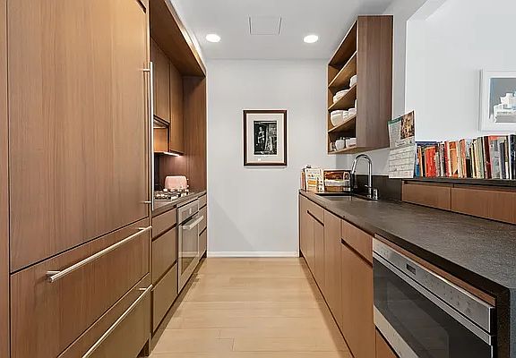 5th image of 50 West St APT 19B