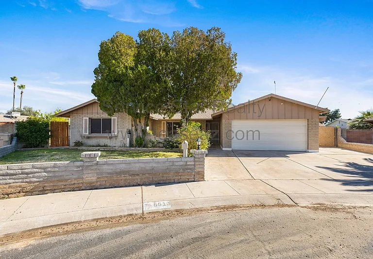 5513 W Waltann Ln — Photo 3