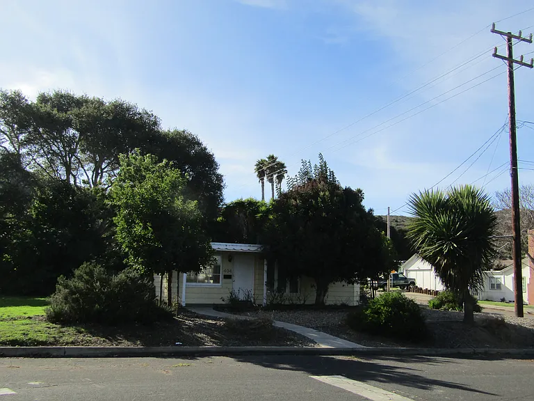 404 E Locust Ave — Photo 3
