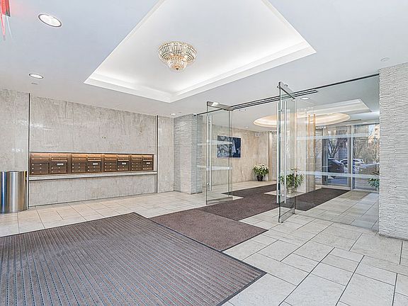 4th image of 50 Oceana Dr W APT 3D
