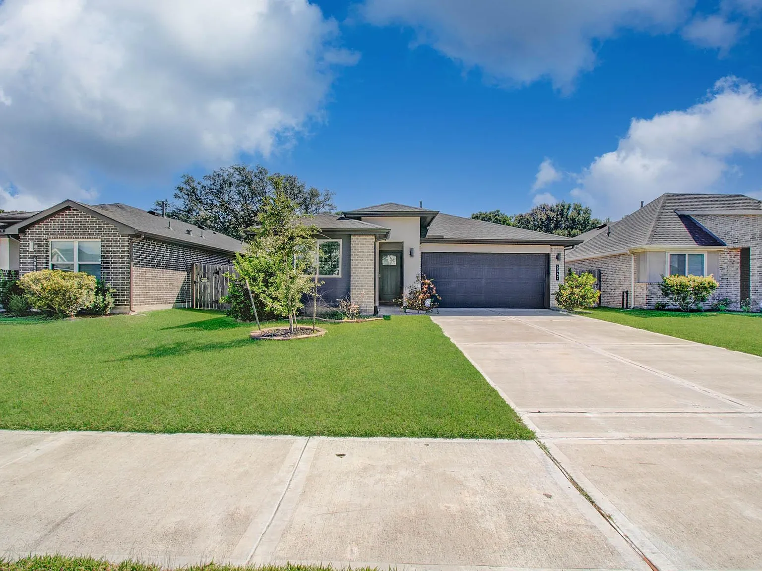 3 bed, 2.0 bath, 1659 sqft, $2,200 — Photo 3