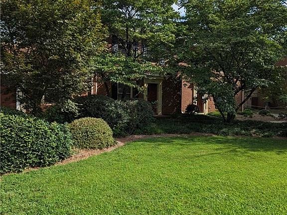 4th image of 1084 Old Roswell Rd